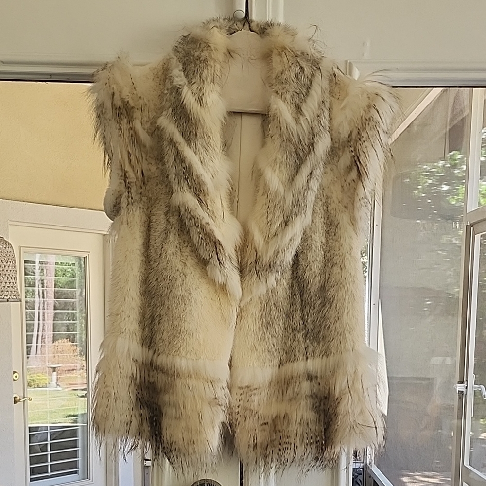 Elie Tahari Cream Fur Vest Luxurious Open Front Design